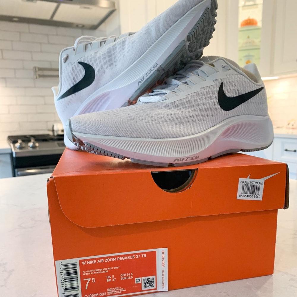 Nike Women’s Air Zoom Pegasus 37 TB SIZE 7.5 BRAND NEW. In original box.